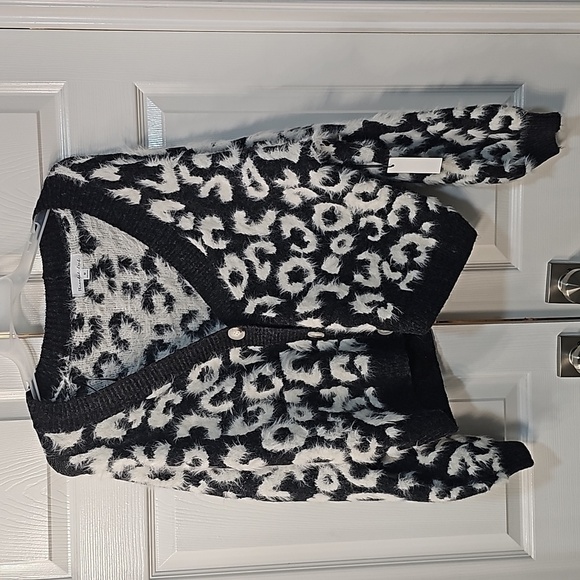 NWT Threaded Leaf Fuzzy V-Neck Cardigan w 3 Buttons, Gray & White Medium - Picture 7 of 11